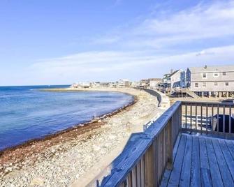 Ocean/Beachfront Home - Walking Distance to town - Scituate - Balcón