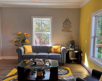 Premier Riverview Vacation Home, Maysville, Ky - Maysville - Living room