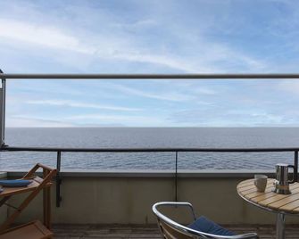 Apartment Bolla sul Mare by Interhome - Ospedaletti - Balcon