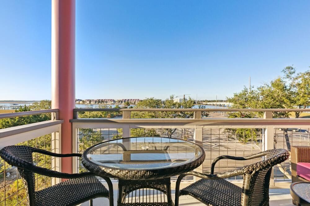 Boutique Hotel Folly Room 10: King Studio with a deck - sunset views over Folly River - Folly Beach - Balcony