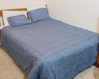 Come to Chachas place where you can relax in a cozy home surrounded by nature. - Hamilton - Schlafzimmer