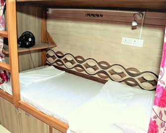 Delta Dormitory - Mumbai - Bedroom