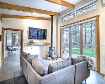 Gold Bar Cabin on Skykomish River Heated Swim Spa - Gold Bar - Sala de estar