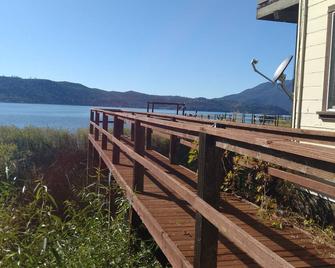 Bungalow on the lake - Clearlake - Balkon
