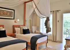 Batonka Guest Lodge - Victoria Falls - Bedroom