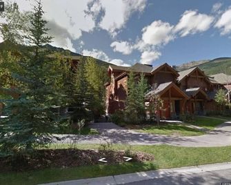 Panorama Riverbend 3-Bedroom Town House - Location, Location, Location - Panorama - Gebäude