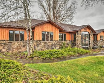 Large Ten Sleep Home On Main St, 10 Mins To Canyon - Ten Sleep - Edificio