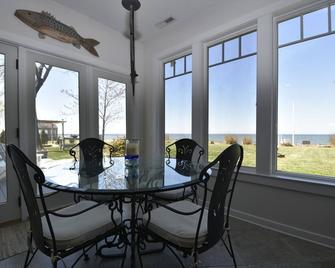 Summer Dates Booking Fast- Book Your Stay Now! - Tilghman Island - Dining room