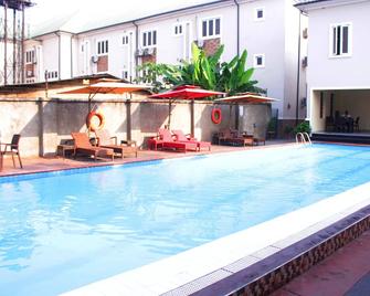 Fresh Spring Hotels & Towers - Uyo - Pool