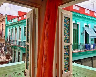 Casa Los Violines - Havana - Balcony