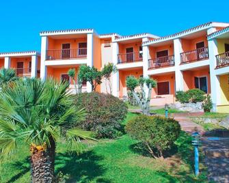 Felix Residence Hotel Costa Serena - 帕勞 - 建築