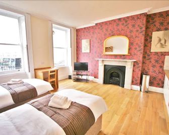 Central Studios Gloucester Place - Cheltenham - Vardagsrum