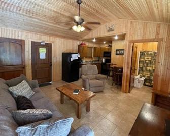Antler Ridge Cabin #4 - Sulphur - Living room