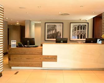 Piazza Hotel - Johannesburg - Front desk