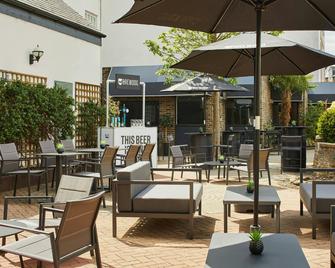 Delta Hotels by Marriott Durham Royal County - דרהאם - פטיו