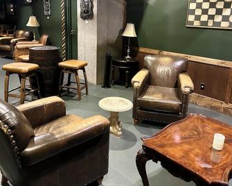 The Blennerhassett Hotel - Parkersburg - Living room