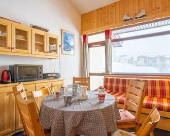 Apartment Asters 1208 Batiment B4 by Interhome - Les Ménuires - Dining room