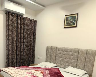 Hotel H R Castle - Bathinda - Bedroom