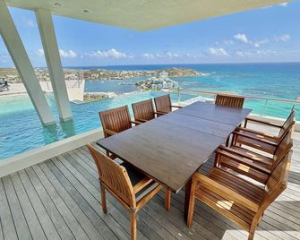 Tropical modern villa with stunning sea views - Oyster Pond - Balcony