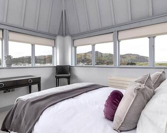 Deganwy Tower Apartment - Deganwy - Bedroom