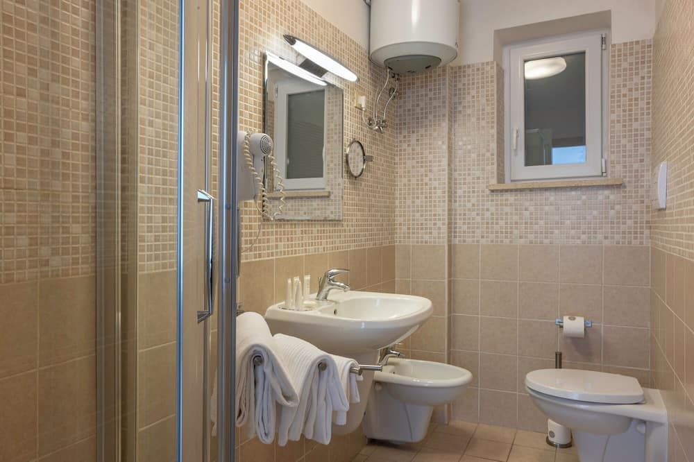 V Hotel - Ancona - Bad