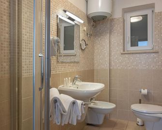 V Hotel - Ancona - Badkamer