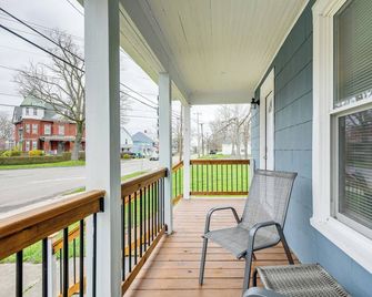 Charming Home - 2 Mi to Niagara Falls State Park! - Niagara Falls - Balcony