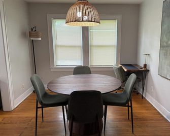 Cozy Cottage Vibes Near Downtown & Lyon College - Batesville - Essbereich
