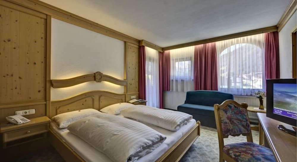 Hotel zum grünen Tor - Tux - חדר שינה