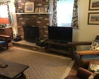 River Front Retreat - Front Royal - Sala de estar