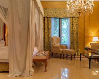 Kaliandra Sejati Eco Resort - Trawas - Sala de estar