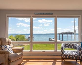 The View at Lodi Point - Cozy Comfort On Level Lake Front! - Lodi - Sala de estar