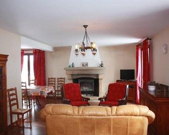 Country house in the mountains feet - Murat - Living room