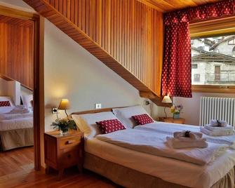 Hotel Roseg - Chiesa In Valmalenco - Bedroom