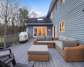 Modern Estate: Theater, Fire Pit & Vibes! - Suffern - Patio