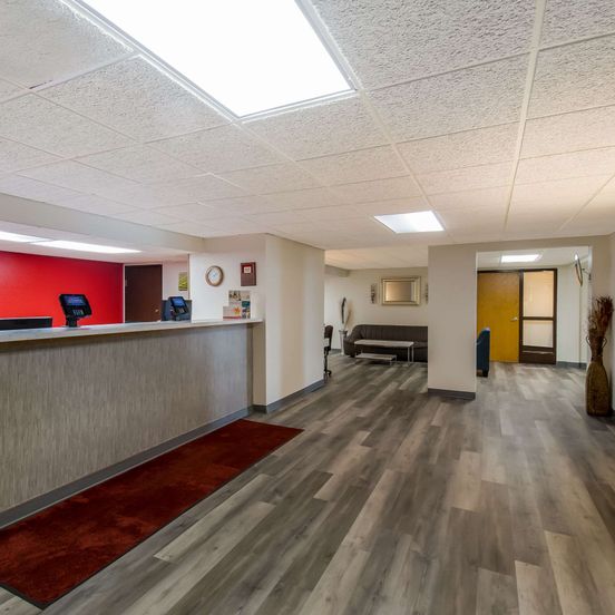 Econo Lodge Duluth near Miller Hill Mall image 1