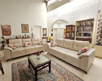 Turmerica Resorts - Chundale - Lounge