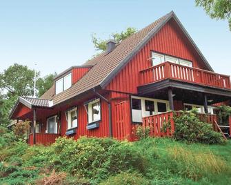 Cozy Home In Strängnäs With Sauna - Strängnäs - Building