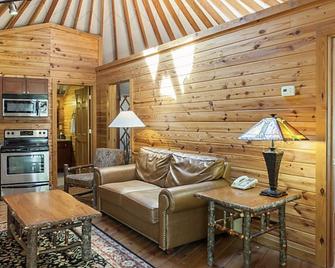 2br Yurt Shenandoah Xing Resort W/Amenities - Gordonsville - Sala de estar