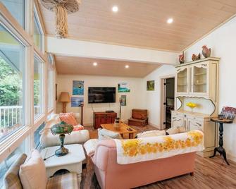 Bright & Spacious Chalet on Lake Huron - Private - South Bruce Peninsula - Huiskamer