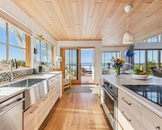 Whaletopia - New Listing! Spectacular Oceanfront Vistas - Arch Cape - Kitchen