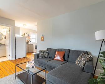 Sunny Loft #4, Historic Home - Halifax - Sala de estar