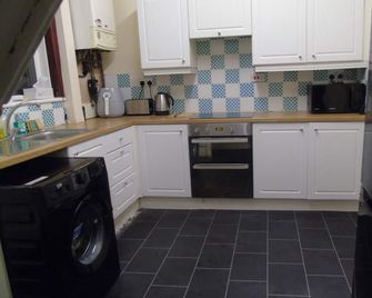 Lovely 2-Bed House in Bolton Greater Manchester - Bolton - Cocina