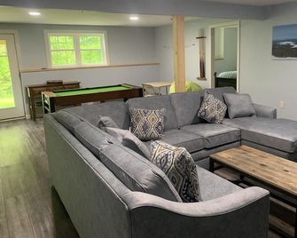 Lake & Mountain Home - Walking distance to Sunapee Harbor - Sunapee - Sala de estar