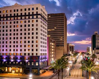 Hampton Inn & Suites New Orleans Canal St. French Quarter - New Orleans - Building