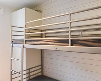 3 Bedroom Beautiful Home In Lidköping - Lidköping
