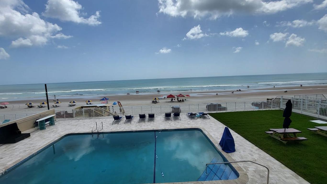 Beachside Hotel - Pool Is Open!