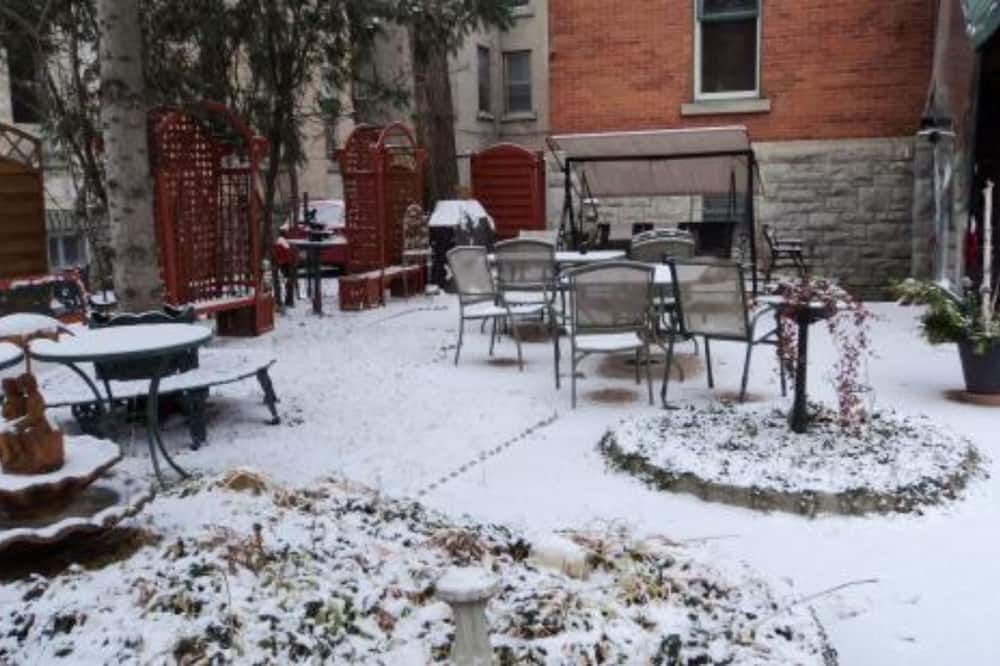 أوبيرج ماكجيز إن - أوتاوا - شرفة مرصوفة