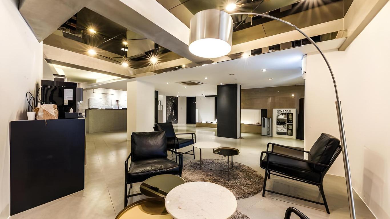 Tria Hotel
