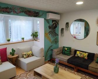 Vrbo Property - Granada - Wohnzimmer